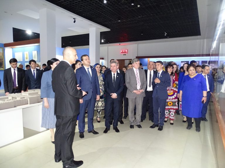 Ифтитоҳи намоиши “Тоҷикистон – кишвари дарёҳои тиллоӣ”