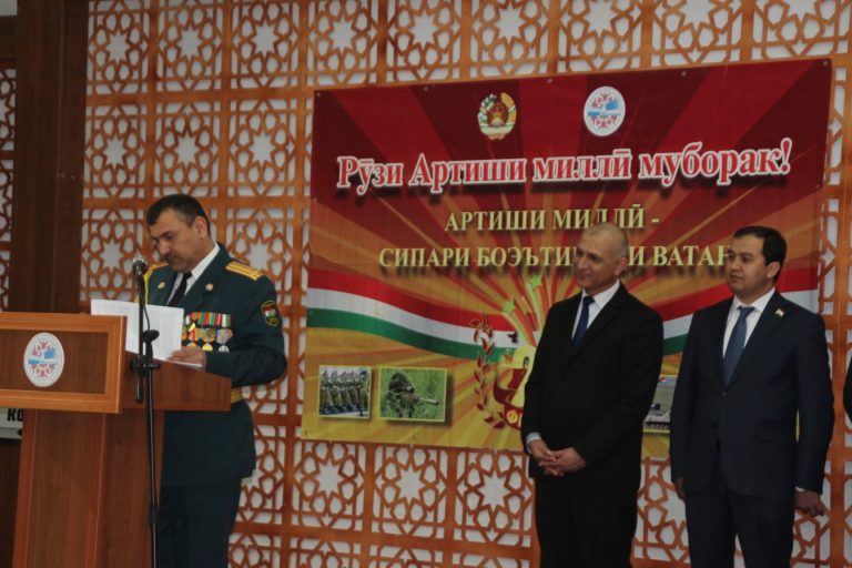 Намоиши ҷашнӣ ва чорабиниҳои фарҳангӣ бахшида ба Рӯзи Қувваҳои Мусаллаҳи Ҷумҳурии Тоҷикистон